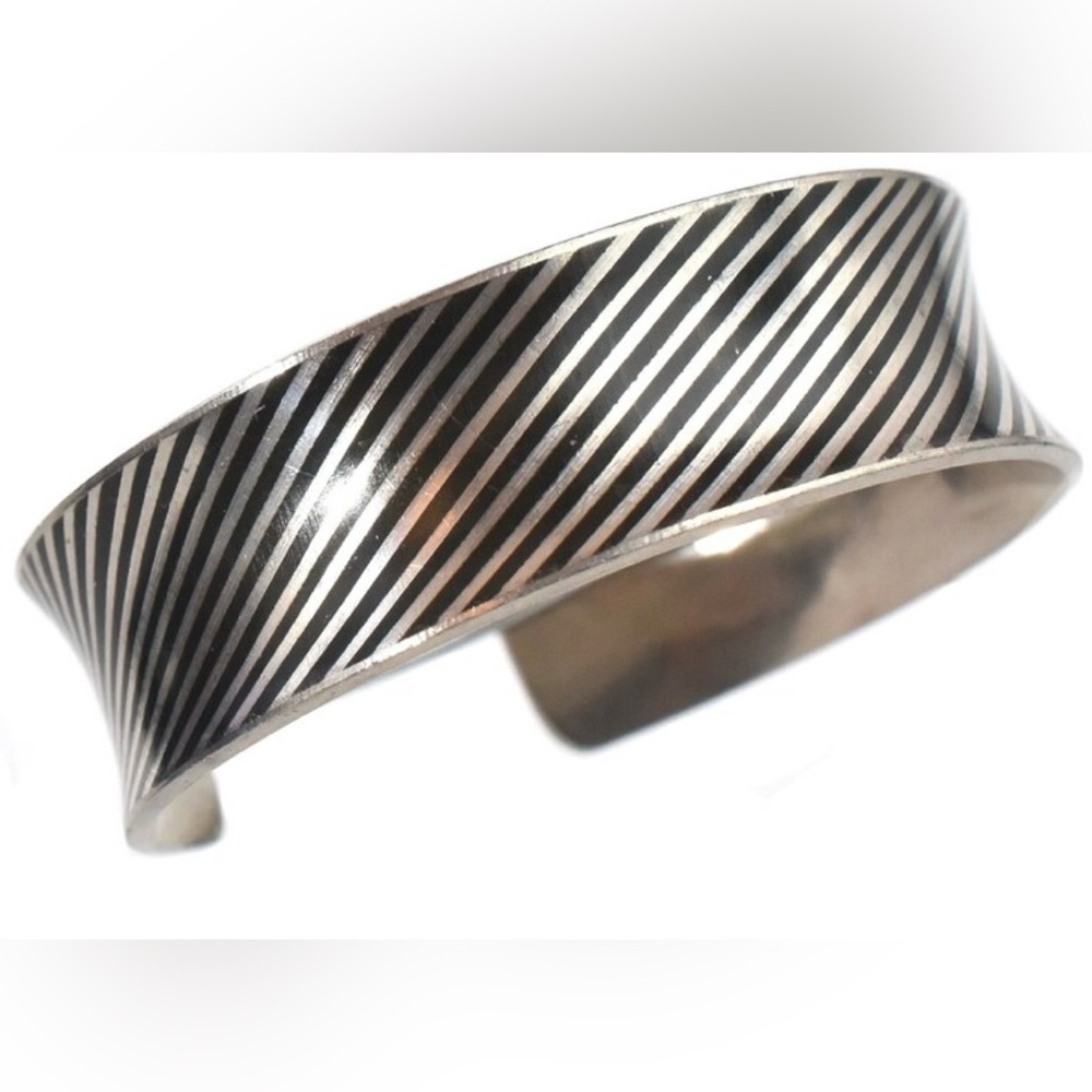 Jorgen Jensen Pewter Cuff 902
Vintage 1960’s modernist